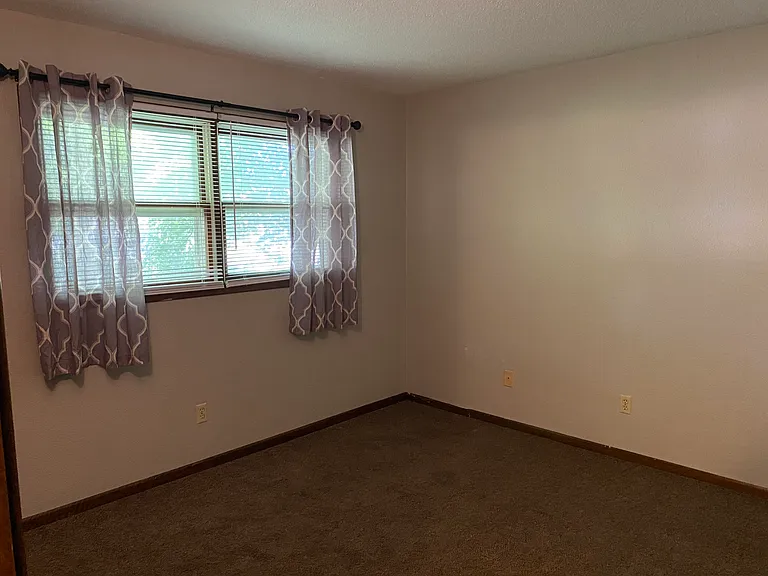 204 E 2nd St #2 — Photo 6