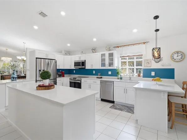 20494 SW 5th St, Pembroke Pines, FL 33029