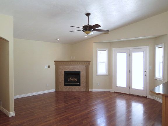2nd image of 1656 Mountain Rose Dr