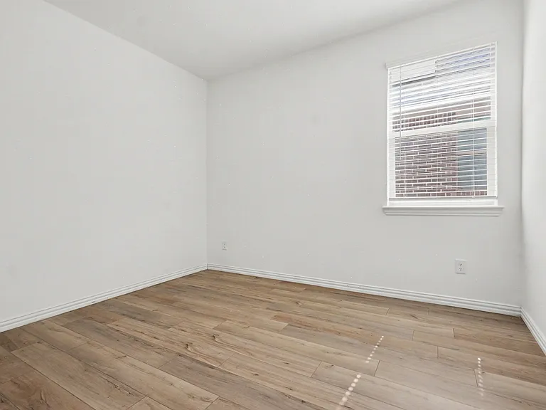 1118 Mahogany Ln — Photo 24