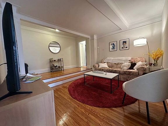 2nd image of 310 E 55th St APT 5C