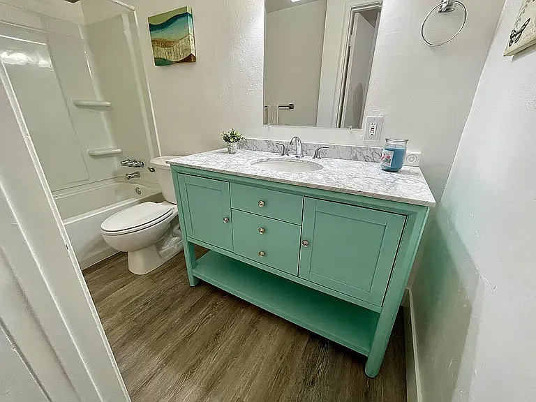 818 E Kaweah Ave — Photo 6
