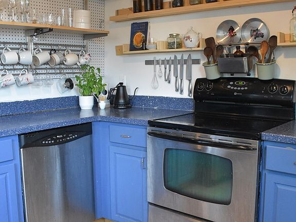 5th image of 210 Centre St Unit 14