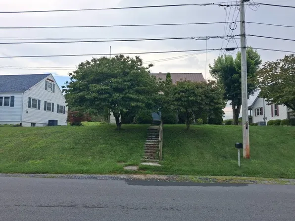 218 W Coyner Ave, Marion, VA 24354