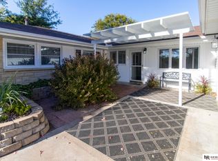 8120 Cobblestone Cir, Lincoln, NE 68510