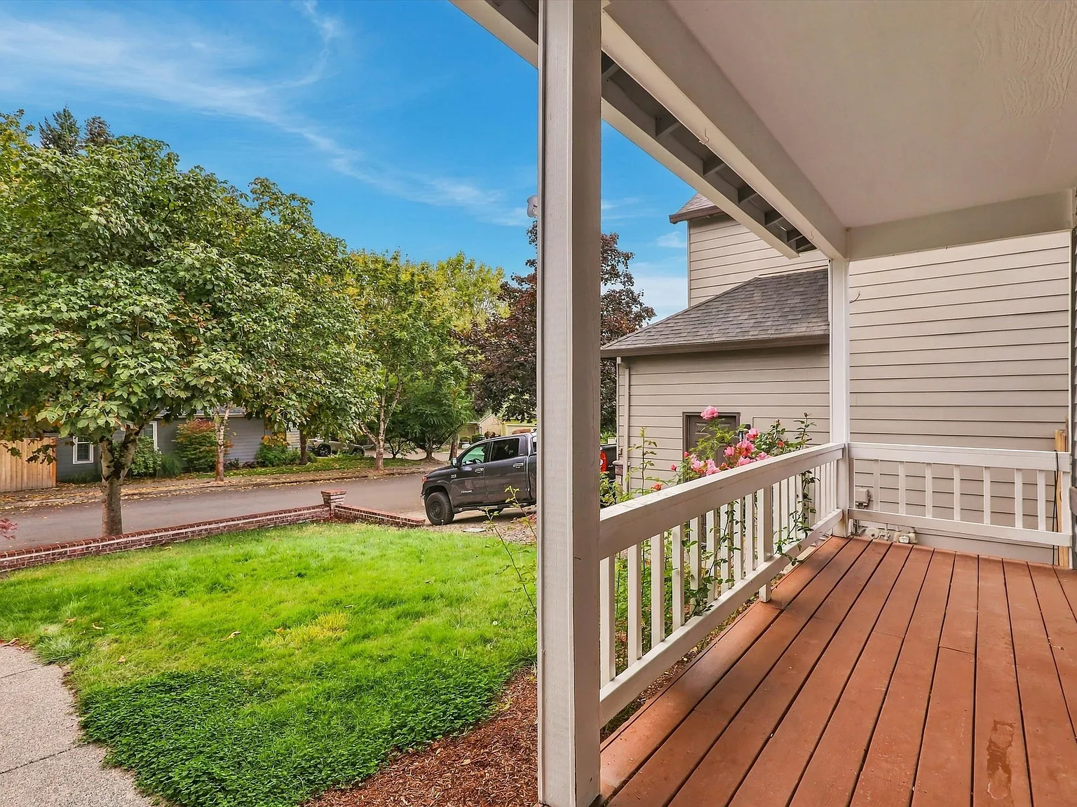 4 bed, 1976 sqft, $3,300 — Photo 2