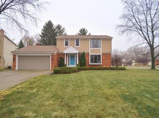 1695 Dancer Dr, Rochester Hills, MI 48307