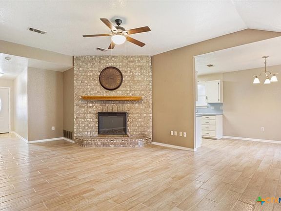 4th image of 2405 Henry Dr