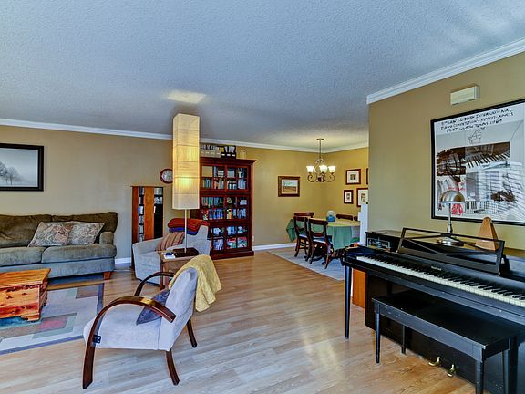 4th image of 2410 N Towne Ave Unit 39