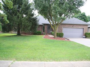 1983 S Forrest Heights Ave, Springfield, MO 65809