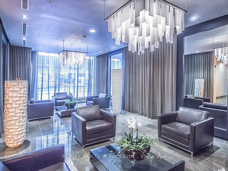 21 Nelson St #226 — Photo 3
