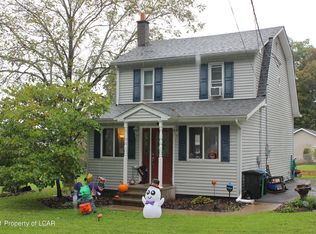 42 Poplar St, Dallas, PA 18612