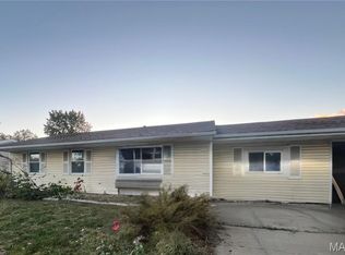 317 Kearton Dr, Fairview Heights, IL 62208