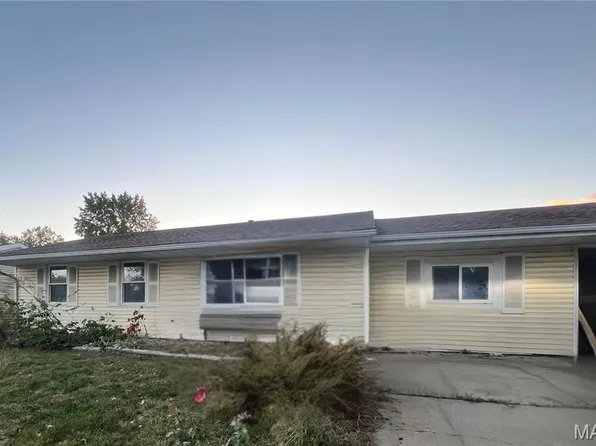 317 Kearton Dr, Fairview Heights, IL 62208