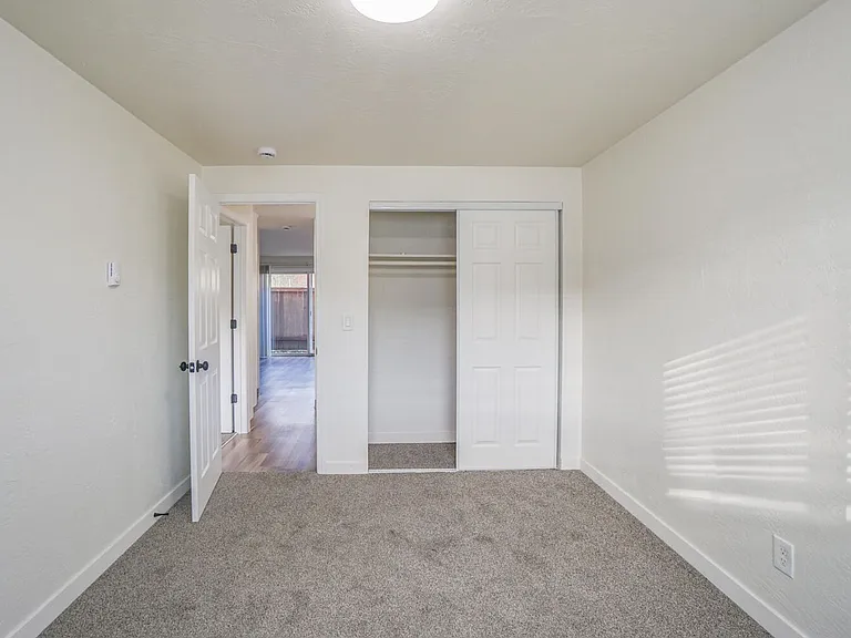 Westwood Apartments ** On-site Laundry Facilities, Off-Street Parking & Private Patio or Balcony — Photo 37