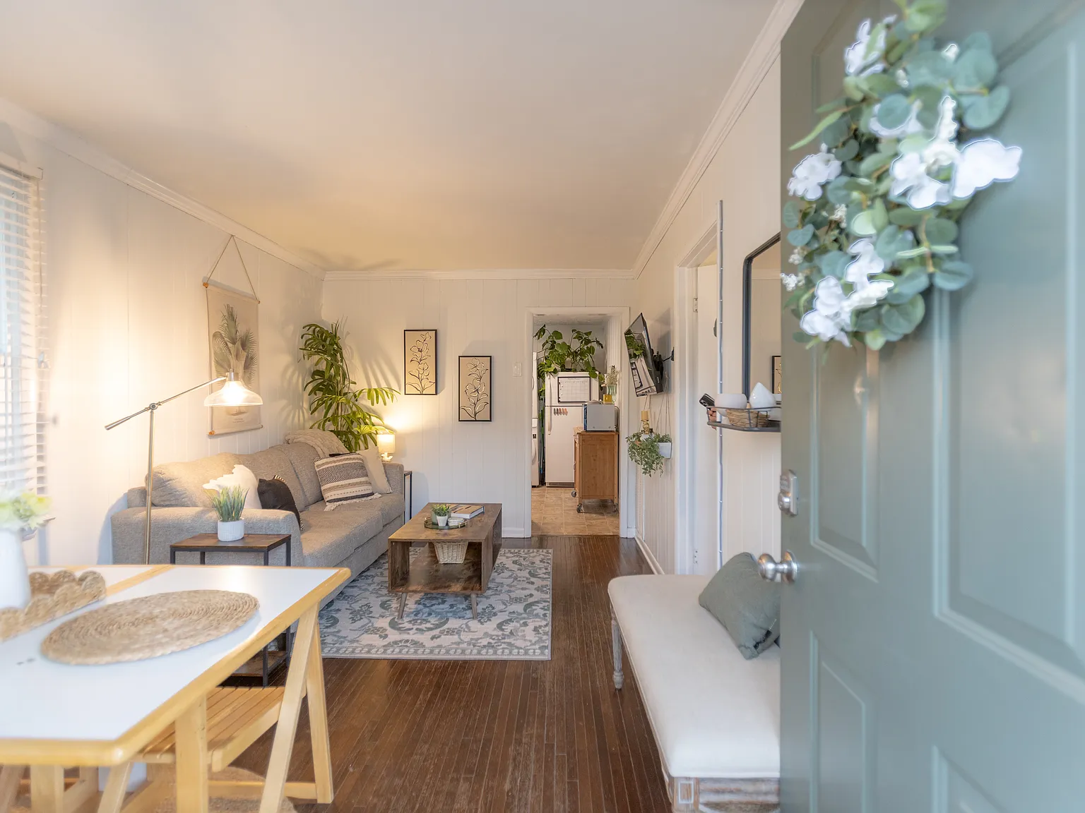 2 bed, 700 sqft, $2,300 — Photo 3