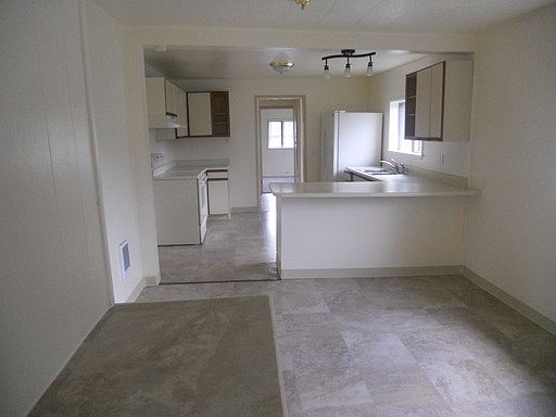 5th image of 423 W Huntley St