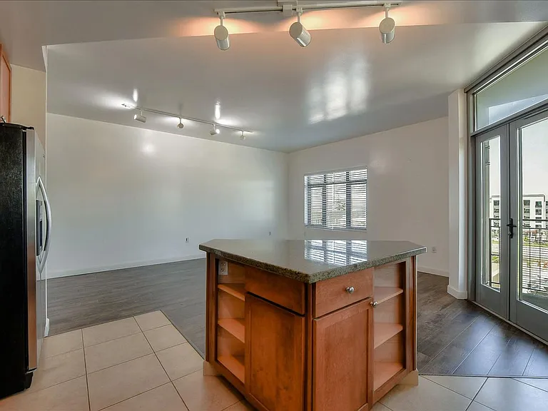 175 W Saint James St #508 — Photo 7