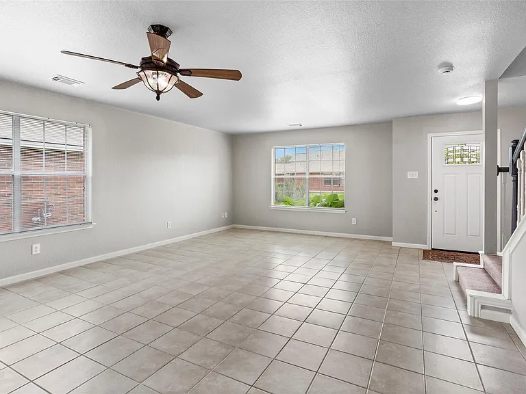 4806 Quiet Canyon Dr — Photo 3