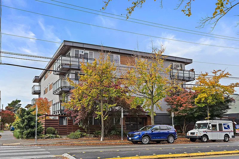1 bed, 1.0 bath, 636 sqft, $2,100 — Photo 2