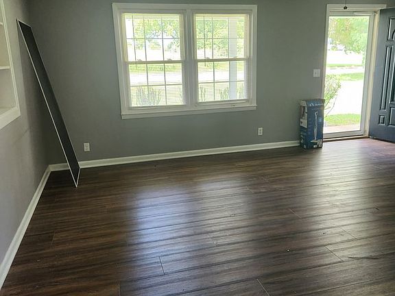 3rd image of 544 Lexington Dr