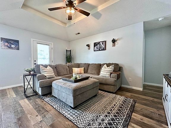 4th image of 1814 Redbud Ct