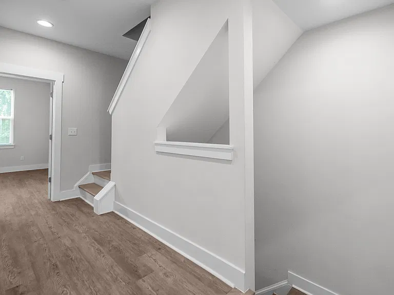 570 W End Dr — Photo 33