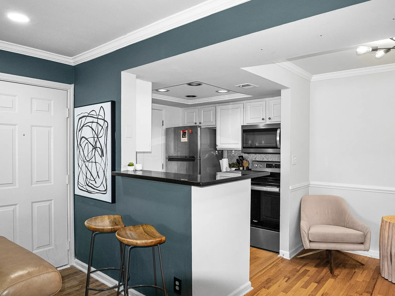 1 bed, 690 sqft, $1,800 — Photo 2