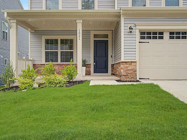 1621 Crimson Leaf Ln — Photo 3