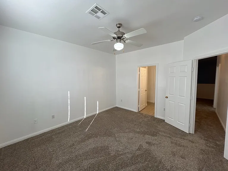 4915 E Russell Rd #142-8 — Photo 33