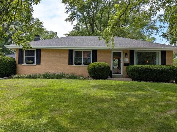 W170N9325 Woodlawn DRIVE, Menomonee Falls, WI 53051