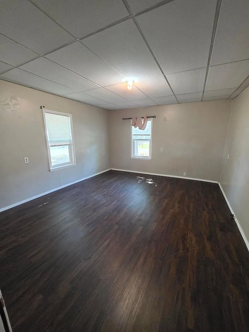 Cute 2 Bedroom / 1 Bathroom House In Lamar Mo — Photo 2