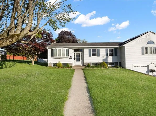 64 Meadowcrest Dr, Cumberland, RI 02864