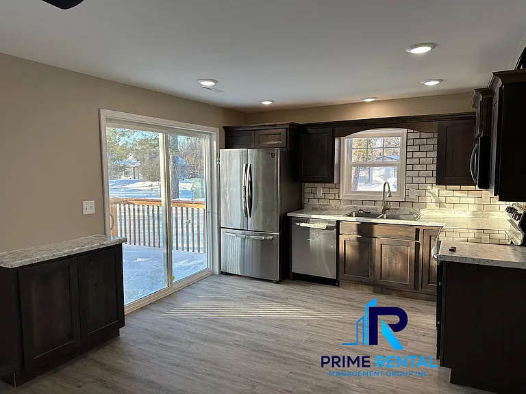 2525 Irvine Ave NW — Photo 16