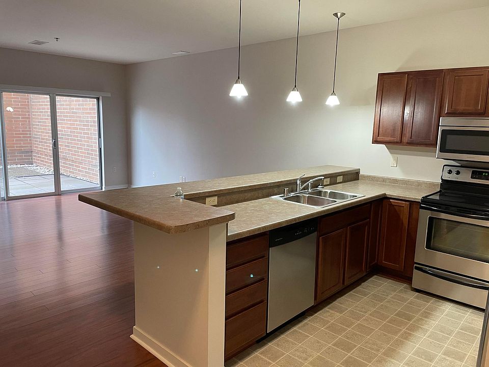 Beautiful open concept 2 bedroom unit