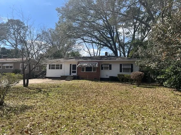 104 E Marion Dr, Dothan, AL 36301
