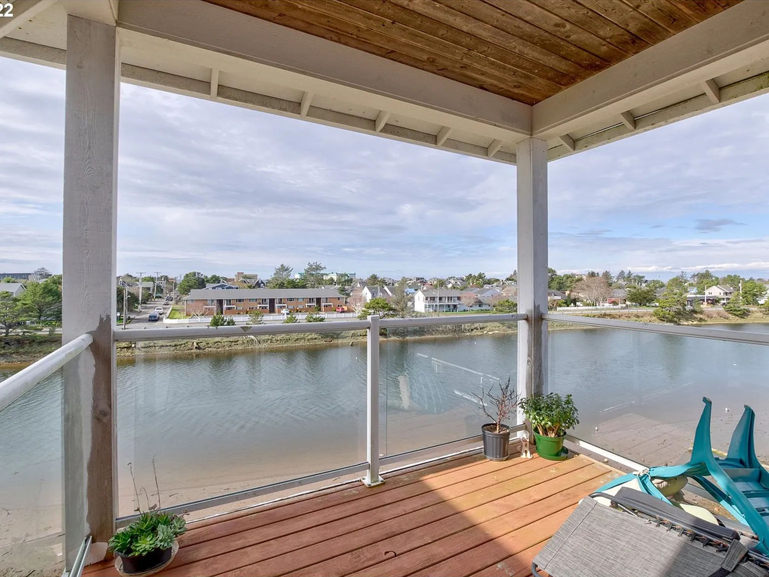 2 Bedroom, 2 Bath.. Location Location Location.... River Views!! — Photo 3