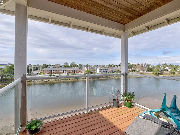 224 N Holladay Dr #201 — Photo 3