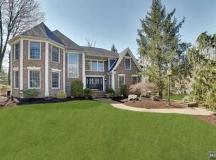 8 Quail Ridge Rd, Montvale, NJ 07645