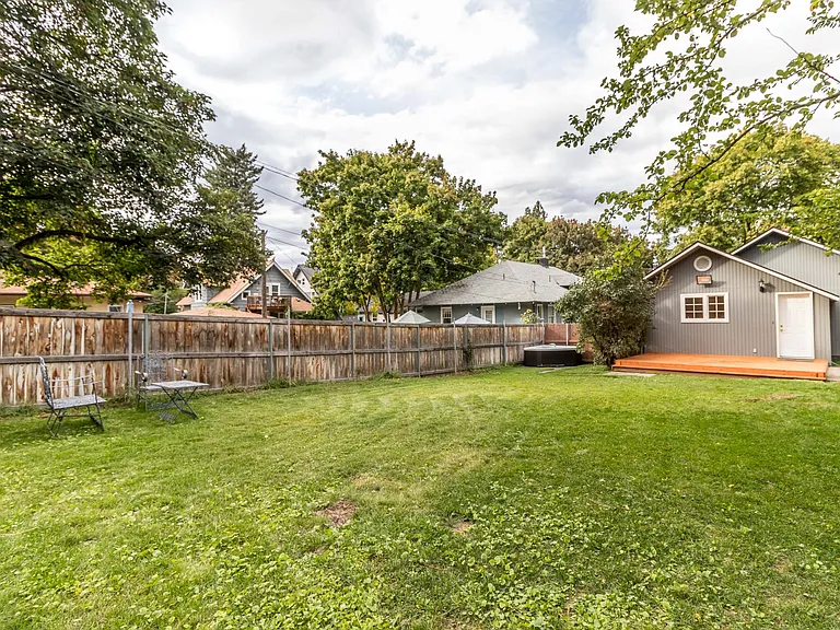 424 E 23rd Ave — Photo 32
