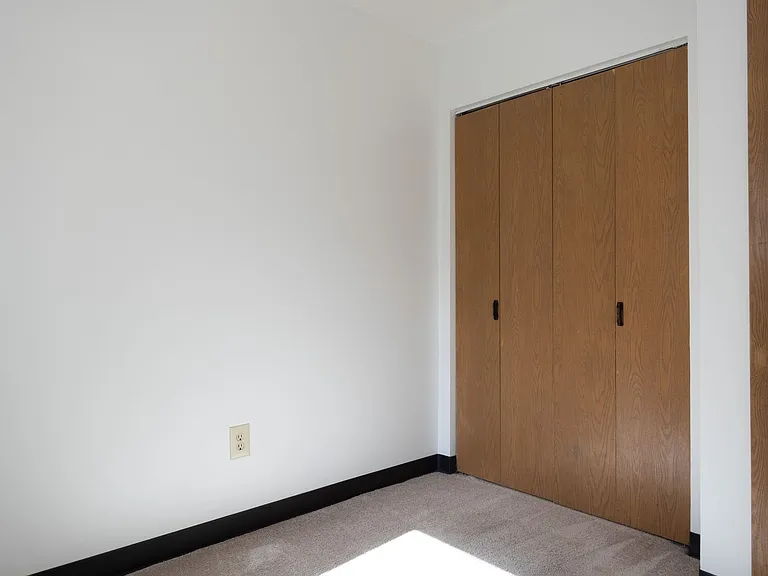 4798 Glasgow Dr — Photo 8