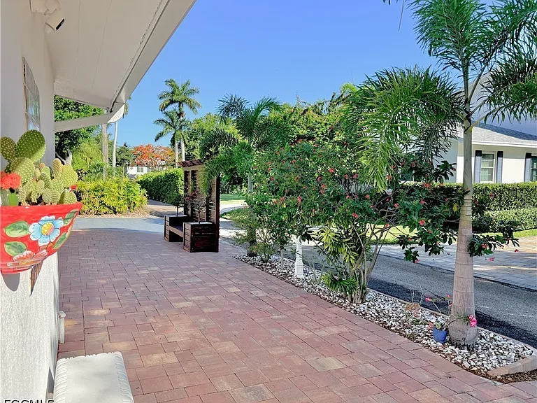 2702 McGregor Blvd — Photo 7