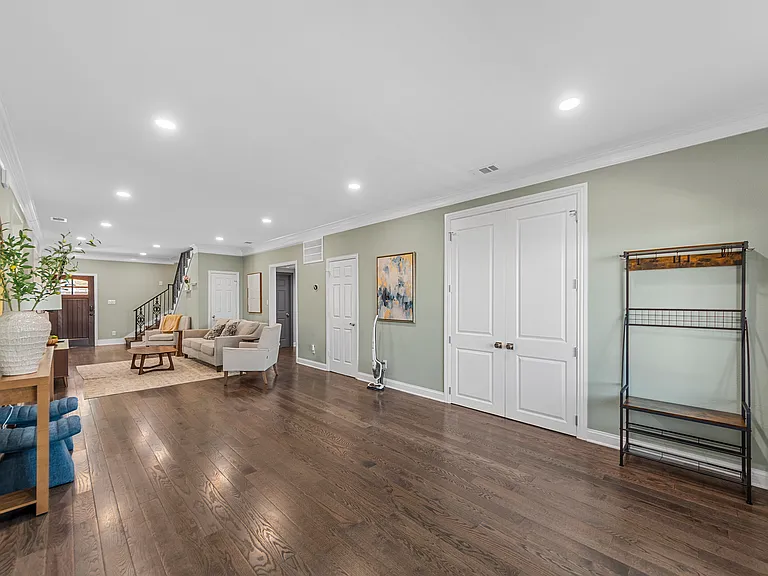3316 Inwood Rd — Photo 5