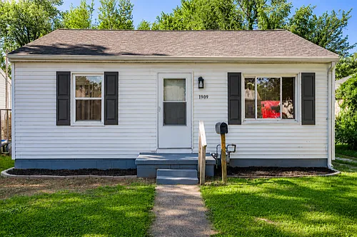 1909 Taylor Ave Photo 1
