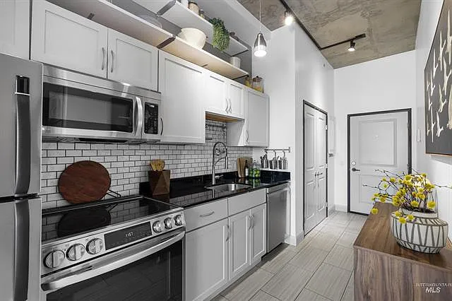 851 Front St #610 — Photo 3