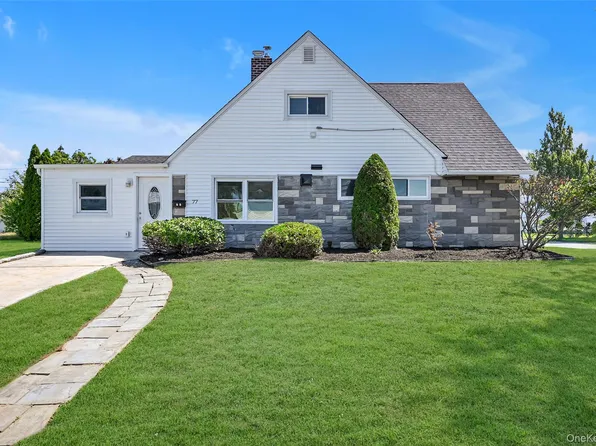 77 Autumn Lane, Hicksville, NY 11801
