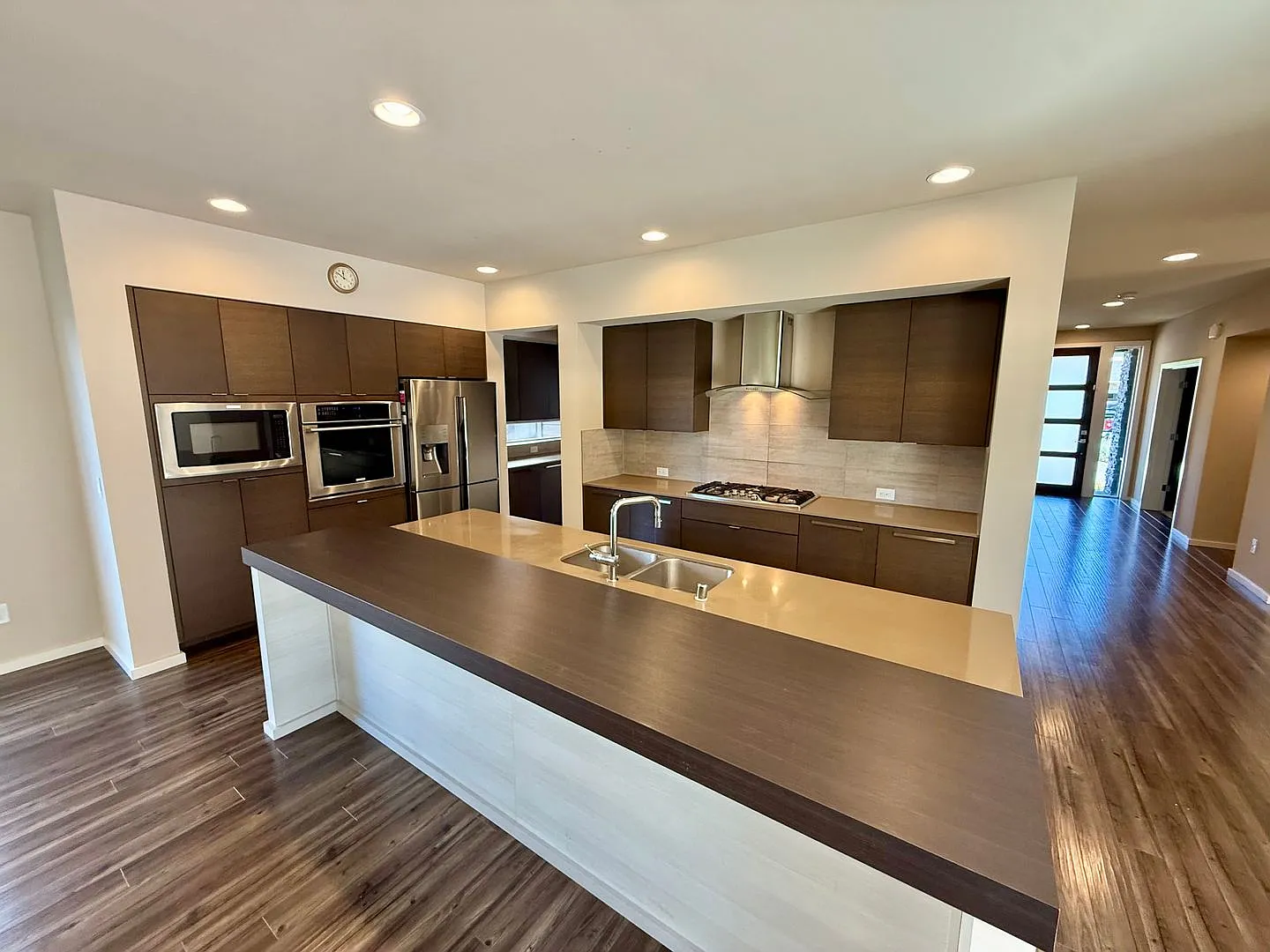Stylish 4-Bed, 4-Bath Luxury Home — Photo 3
