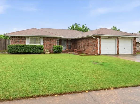 1332 NE 19th Pl, Moore, OK 73160