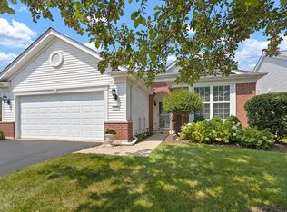 2828 Beacon Point Cir, Elgin, IL 60124