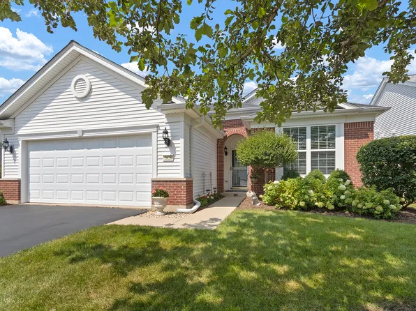 2828 Beacon Point Cir, Elgin, IL 60124